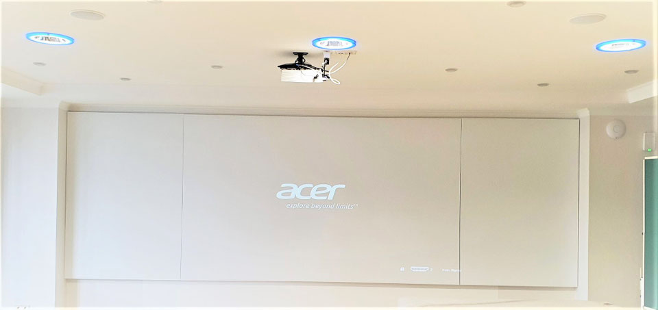 Beamerwandfähige Akustikfläche - auf Wunsch magnetisch - jederzeit pinnfähig