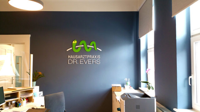 Empfangsbereich Arztpraxis