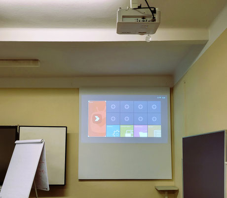 Schallabsorber als Beamerwand (Innenbeleuchtung an)